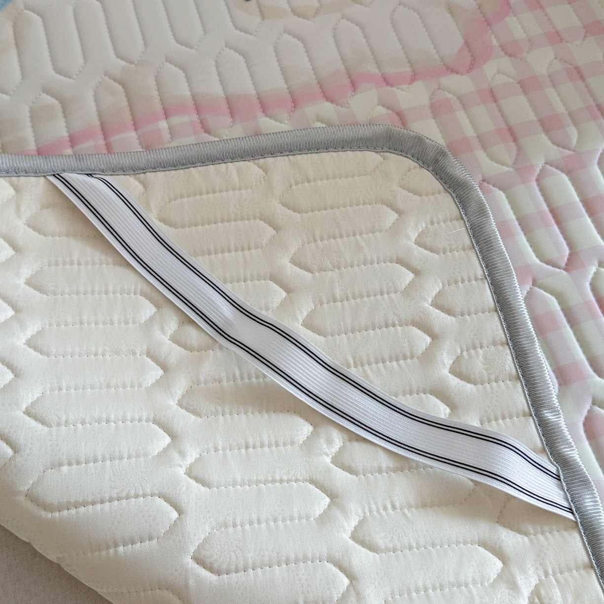 91家纺网 家纺一手货源 找家纺 美乐迪家纺2025新款凉感丝乳胶凉席夏被夏凉被空调被 猫咪聚会