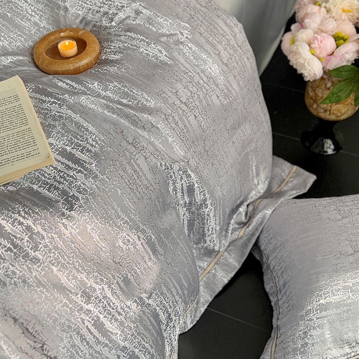 91家纺网 家纺一手货源 找家纺 优悦生活馆 2025新款冰丝亮丝提花四件套-白月光 星辰灰