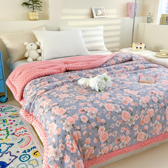 91家纺网 家纺一手货源 找家纺 （总）爱宝被业 2025新款A类凉感豆豆绒羽丝棉夏被