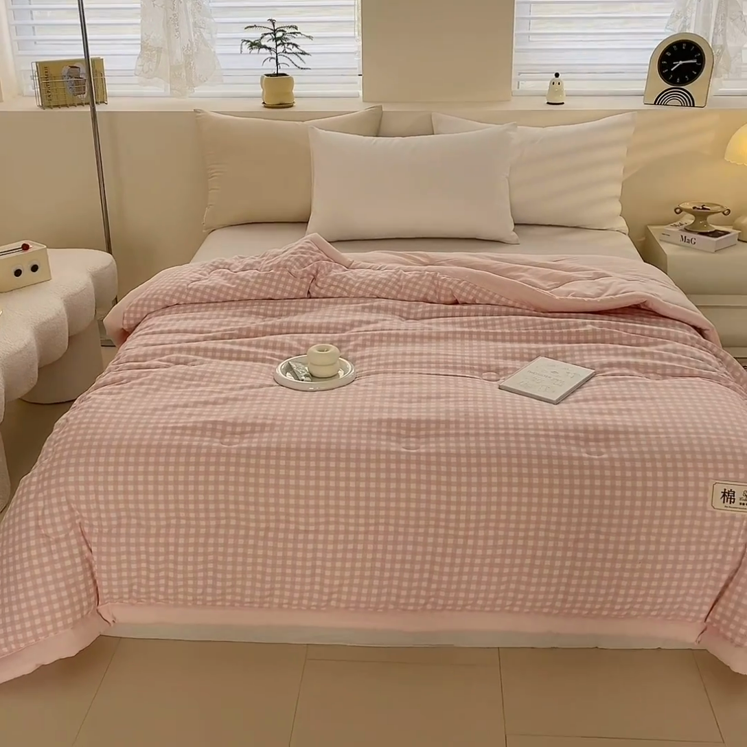 91家纺网 家纺一手货源 找家纺 爱宝被业 2025新款A类无印风针织棉新疆棉花夏被 简月