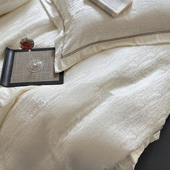 91家纺网 家纺一手货源 找家纺 优悦生活馆 2025新款冰丝亮丝提花四件套-白月光 珍珠白