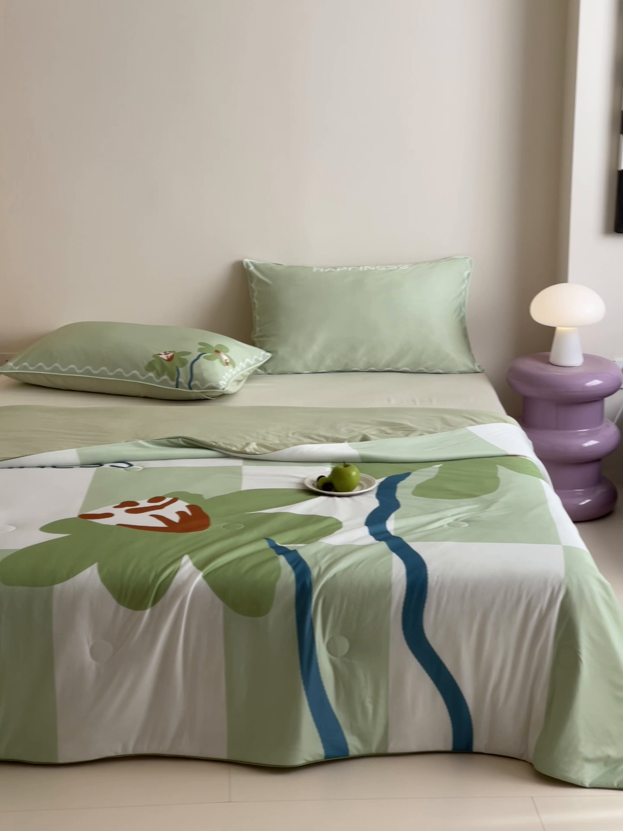 91家纺网 家纺一手货源 找家纺 大彩家居 2025新款凉感丝大版数码印花夏凉被 荷韵-绿