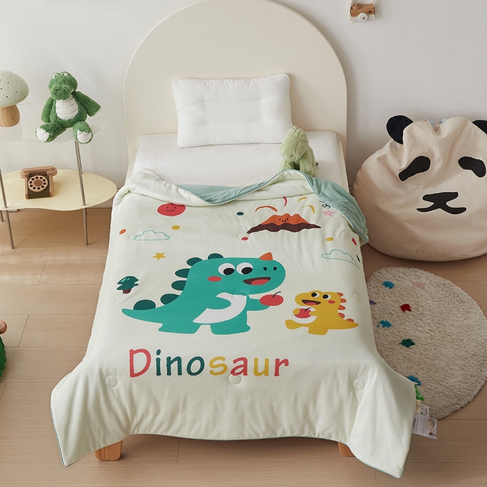 91家纺网 家纺一手货源 找家纺 荷马之梦 2025新款卡通数码印花大版针织棉儿童夏被-绵绵系列 恐龙伙伴