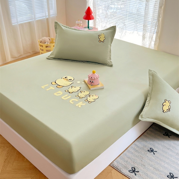 91家纺网 家纺一手货源 找家纺 梦舒羽 2025新款针织棉双层纱床笠-小黄鸭 旅行鸭-豆绿