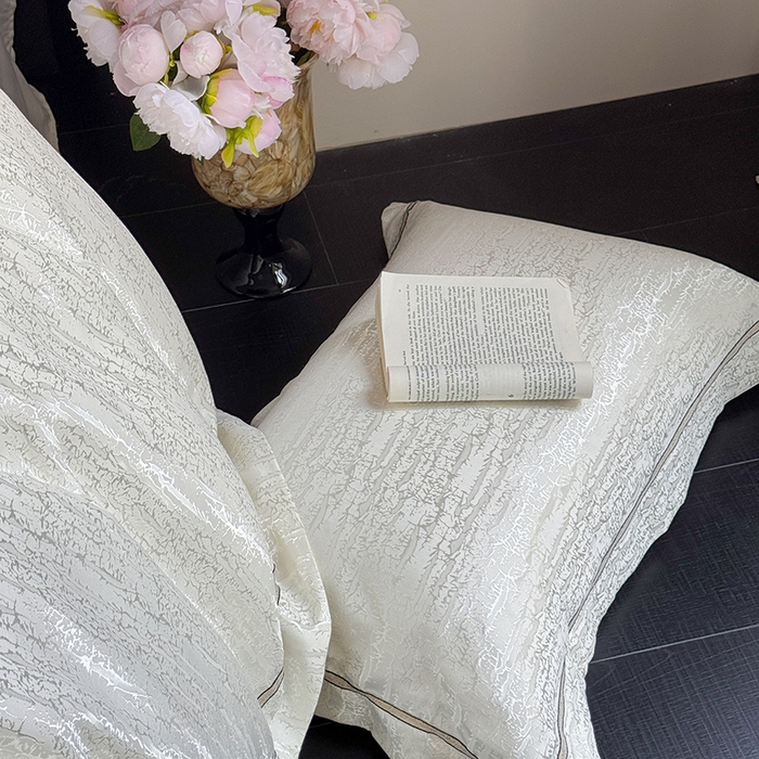 91家纺网 家纺一手货源 找家纺 优悦生活馆 2025新款冰丝亮丝提花四件套-白月光 珍珠白