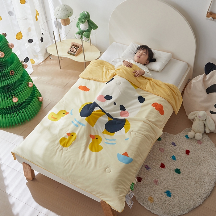 91家纺网 家纺一手货源 找家纺 荷马之梦 2025新款卡通数码印花大版针织棉儿童夏被-绵绵系列 童趣熊