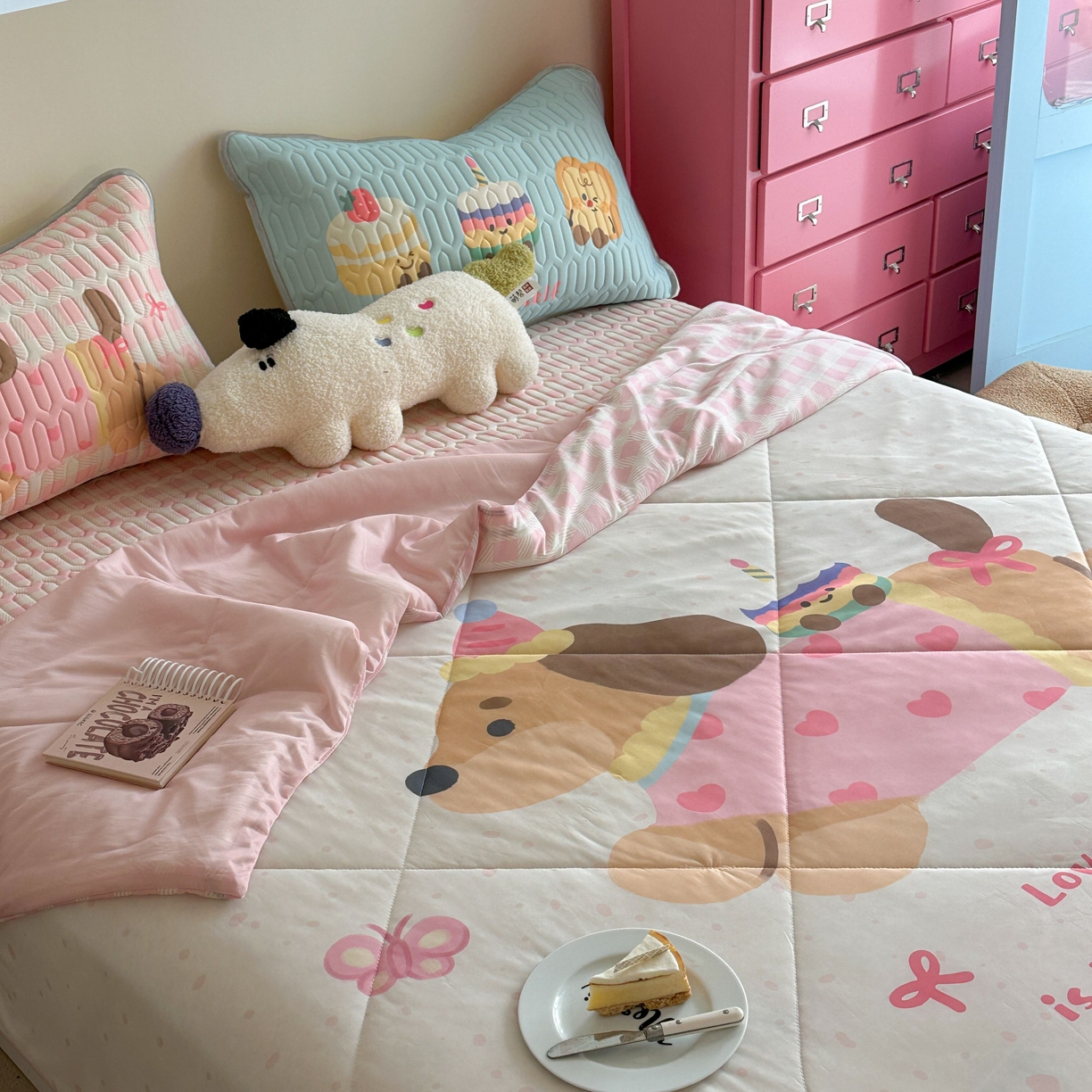 91家纺网 家纺一手货源 找家纺 美乐迪家纺2025新款凉感丝乳胶凉席夏被夏凉被空调被 蛋糕腊肠狗