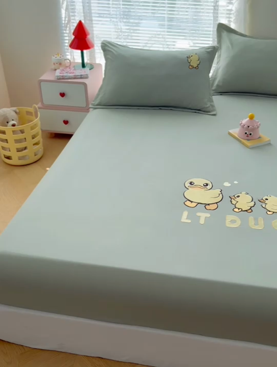 91家纺网 家纺一手货源 找家纺 梦舒羽 2025新款贴布绣针织棉双层纱枕套 旅行鸭-豆绿