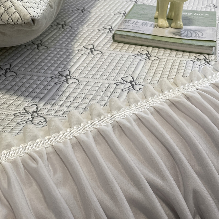 91家纺网 家纺一手货源 找家纺 雅居纺家纺 2025新款加厚三明治底床裙款凉感席 蝴蝶结爱恋-灰