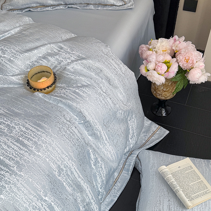 91家纺网 家纺一手货源 找家纺 优悦生活馆 2025新款冰丝亮丝提花四件套-白月光 水波蓝
