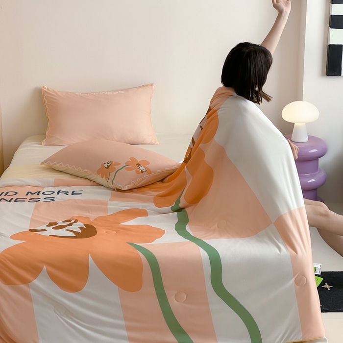 91家纺网 家纺一手货源 找家纺 大彩家居 2025新款凉感丝大版数码印花夏凉被 荷韵-桔