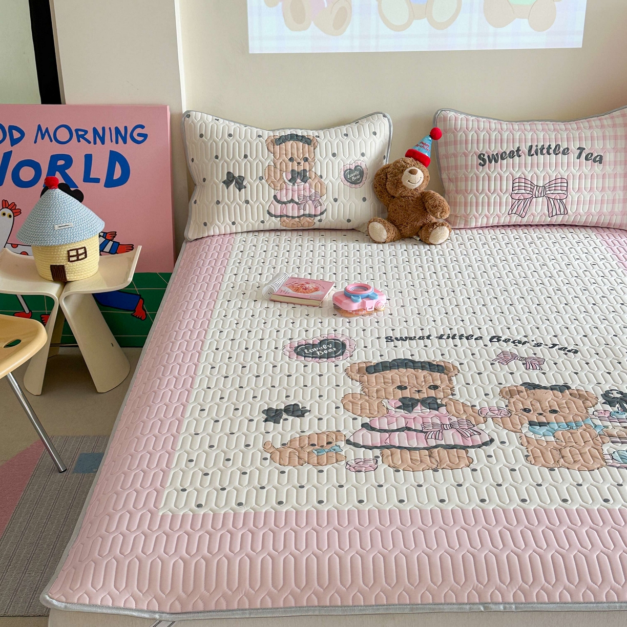 91家纺网 家纺一手货源 找家纺 美乐迪家纺2025新款凉感丝乳胶凉席夏被夏凉被空调被 茶话熊