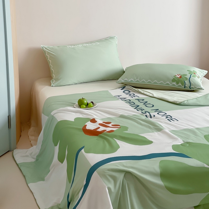 91家纺网 家纺一手货源 找家纺 大彩家居 2025新款凉感丝大版数码印花夏凉被 荷韵-绿