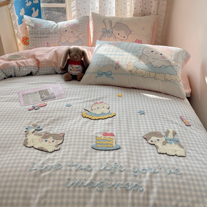 91家纺网 家纺一手货源 找家纺 慕澄家纺 2025新款毛巾绣小清新四件套 猫咪聚会