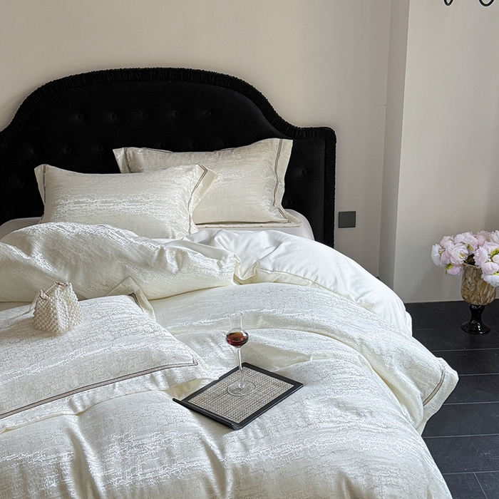 91家纺网 家纺一手货源 找家纺 优悦生活馆 2025新款冰丝亮丝提花四件套-白月光 珍珠白