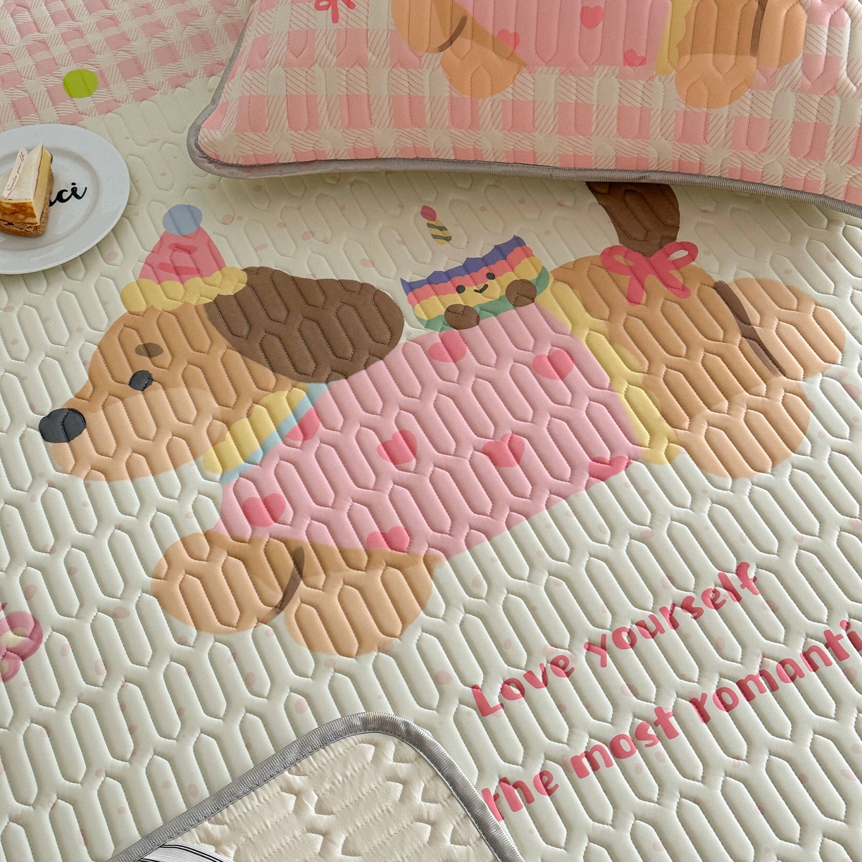 91家纺网 家纺一手货源 找家纺 美乐迪家纺2025新款凉感丝乳胶凉席夏被夏凉被空调被 蛋糕腊肠狗