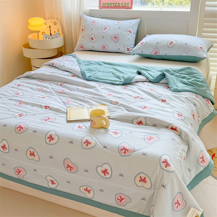 91家纺网 家纺一手货源 找家纺 雅颂缘 2025新款印花水洗棉新疆棉花夏被 爱心蝴蝶结