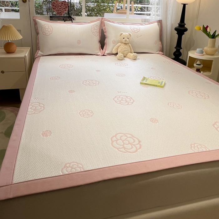 91家纺网 家纺一手货源 找家纺 雅居纺家纺 2025春夏新款A类加厚三明治底提花凉感席床席款 山茶花