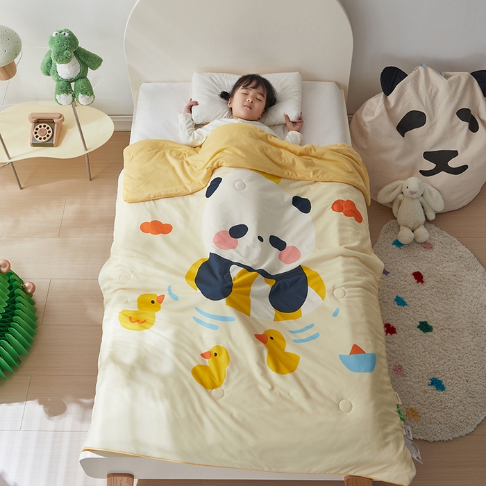 91家纺网 家纺一手货源 找家纺 荷马之梦 2025新款卡通数码印花大版针织棉儿童夏被-绵绵系列 童趣熊