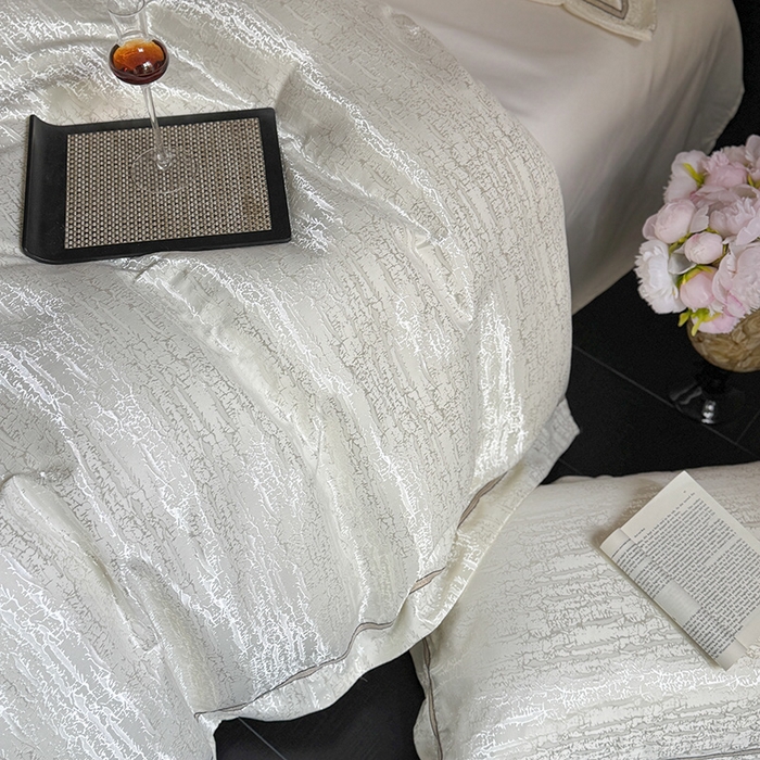 91家纺网 家纺一手货源 找家纺 优悦生活馆 2025新款冰丝亮丝提花四件套-白月光 珍珠白