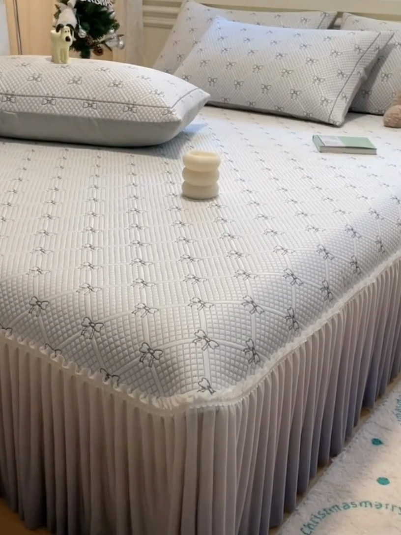 91家纺网 家纺一手货源 找家纺 雅居纺家纺 2025新款加厚三明治底床裙款凉感席 蝴蝶结爱恋-灰