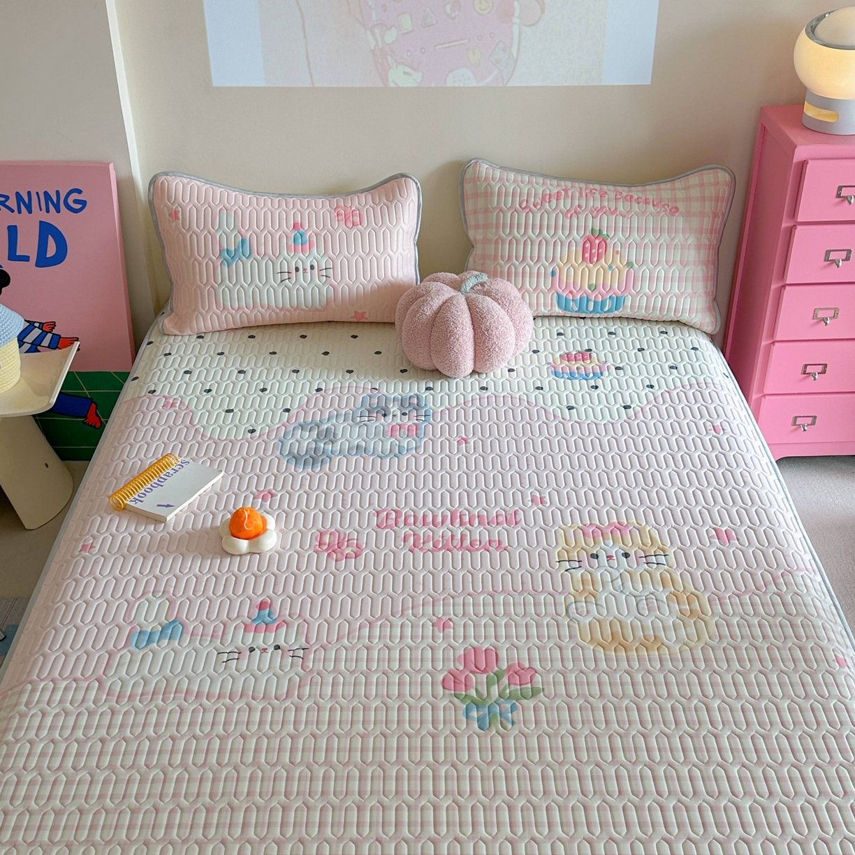 91家纺网 家纺一手货源 找家纺 美乐迪家纺2025新款凉感丝乳胶凉席夏被夏凉被空调被 猫咪聚会