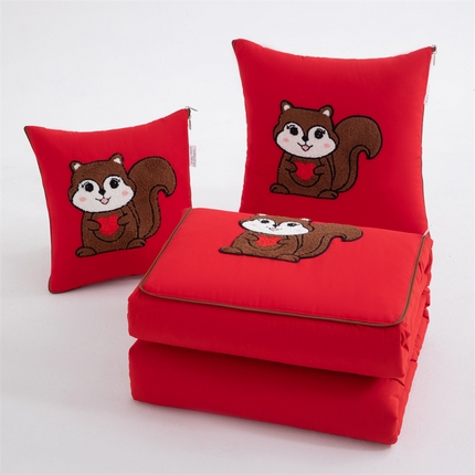 宝马家纺（原梦童画）2025新款四季款磨毛毛巾绣小松鼠抱枕被 中国红