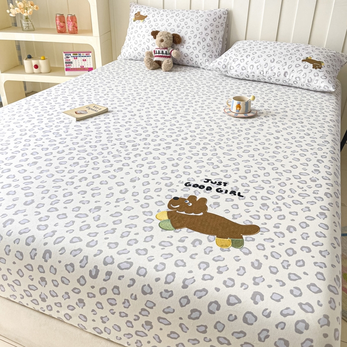 91家纺网 家纺一手货源 找家纺 雅居纺家纺 2025春夏新款全棉纯棉绣花A类老粗布单床笠床笠单件 奔跑小狗