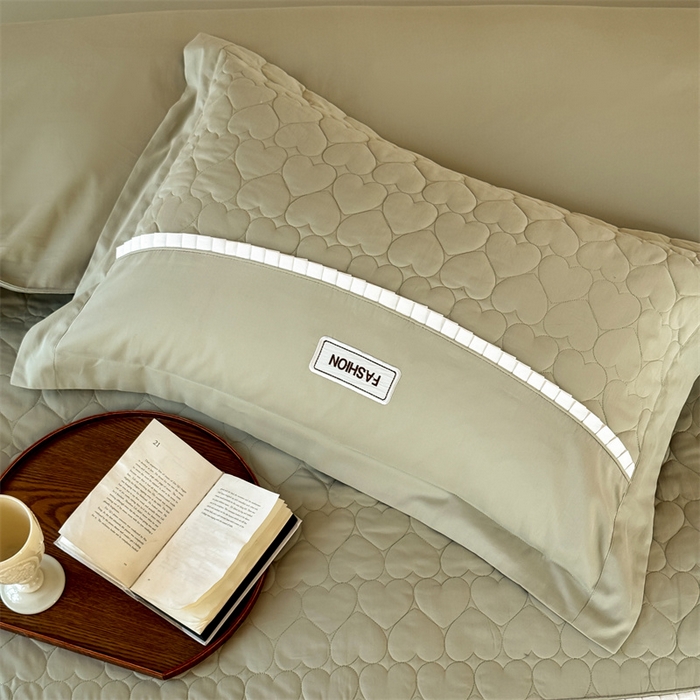 91家纺网 家纺一手货源 找家纺 红番天家居馆 2025新款浪漫桃心-全棉绗缝磨毛四件套 抹茶绿