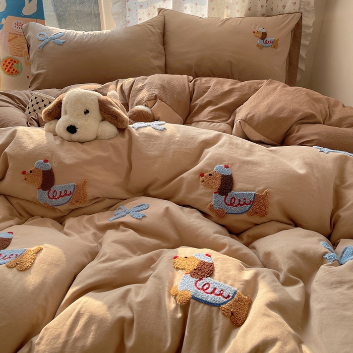 91家纺网 家纺一手货源 找家纺 慕澄家纺 2025新款毛巾绣小清新四件套 快乐腊肠狗