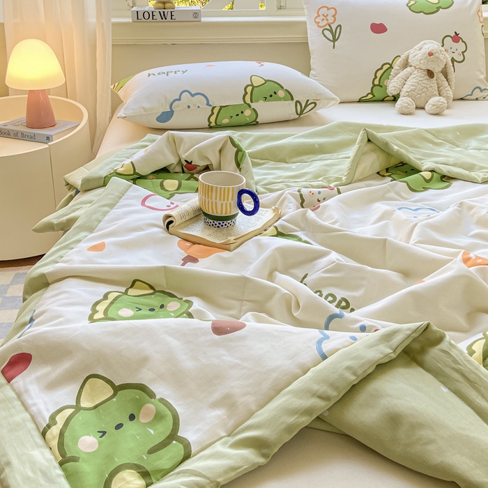 91家纺网 家纺一手货源 找家纺 沃尔居 2025新款双面全棉印花夏被可机洗小清新纯棉夏凉被薄被芯空调被子 恐龙日记