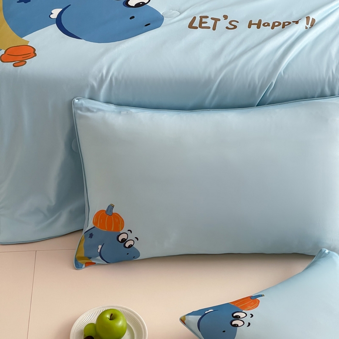 91家纺网 家纺一手货源 找家纺 大彩家居 2025新款凉感丝大版数码印花夏凉被 南瓜恐龙-蓝