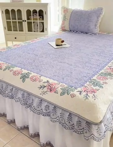 91家纺网 家纺一手货源 找家纺 麋兔 2025新款冰丝床裙乳胶凉席席子 紫蔓