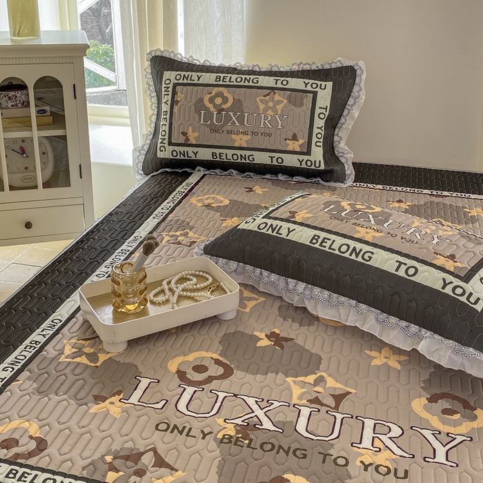 91家纺网 家纺一手货源 找家纺 麋兔 2025新款冰丝床裙乳胶凉席席子 路希