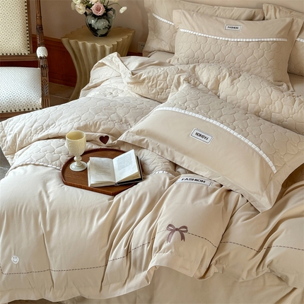 91家纺网 家纺一手货源 找家纺 宏羽纺 2025新款全棉绗缝加厚磨毛四件套 可可奶棕