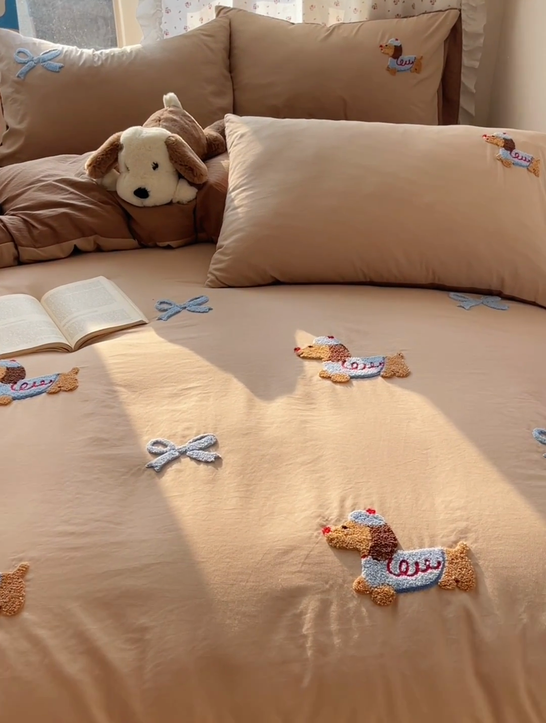 91家纺网 家纺一手货源 找家纺 慕澄家纺 2025新款毛巾绣小清新四件套 快乐腊肠狗