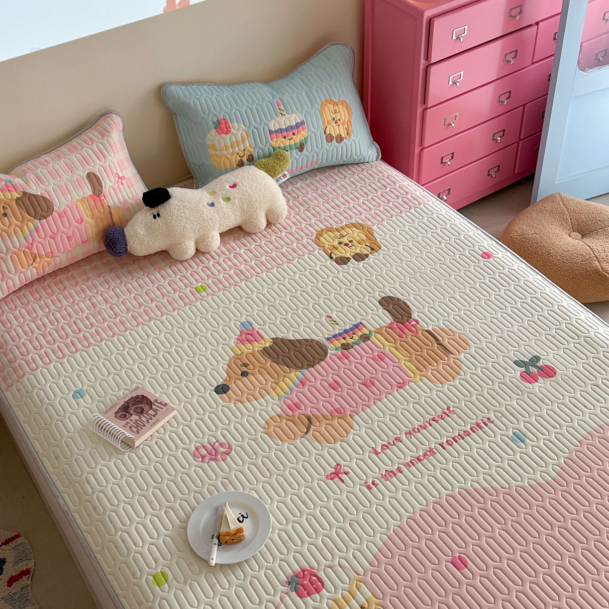 91家纺网 家纺一手货源 找家纺 美乐迪家纺2025新款凉感丝乳胶凉席夏被夏凉被空调被 蛋糕腊肠狗