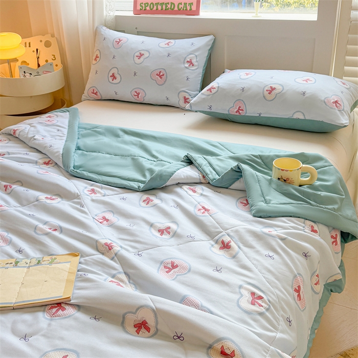 91家纺网 家纺一手货源 找家纺 雅颂缘 2025新款印花水洗棉新疆棉花夏被 爱心蝴蝶结