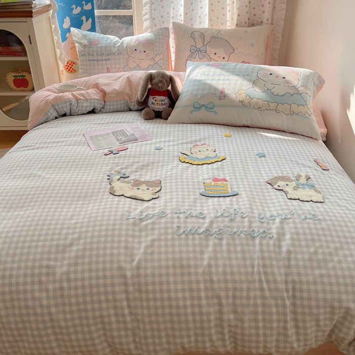 91家纺网 家纺一手货源 找家纺 慕澄家纺 2025新款毛巾绣小清新四件套 猫咪聚会