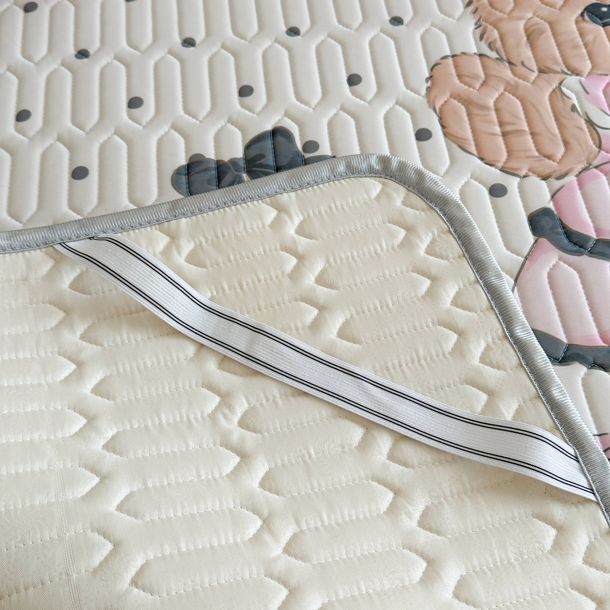 91家纺网 家纺一手货源 找家纺 美乐迪家纺2025新款凉感丝乳胶凉席夏被夏凉被空调被 茶话熊