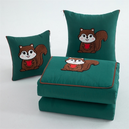 91家纺网 家纺一手货源 找家纺 （总）宝马家纺（原梦童画）2025新款四季款磨毛毛巾绣小松鼠抱枕被