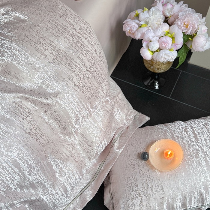 91家纺网 家纺一手货源 找家纺 （总）优悦生活馆 2025新款冰丝亮丝提花四件套-白月光