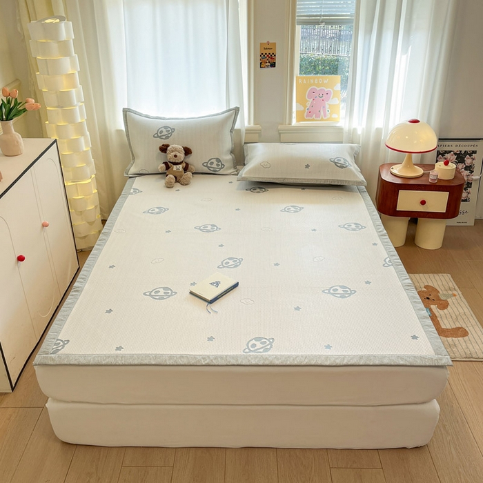 91家纺网 家纺一手货源 找家纺 雅居纺家纺 2025春夏新款A类加厚三明治底提花凉感席床席款 太空星球