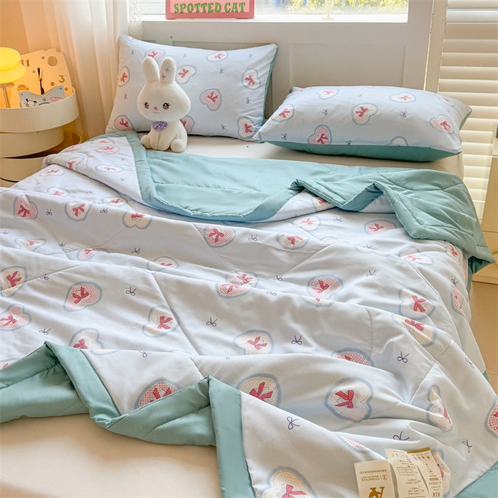 91家纺网 家纺一手货源 找家纺 雅颂缘 2025新款印花水洗棉新疆棉花夏被 爱心蝴蝶结