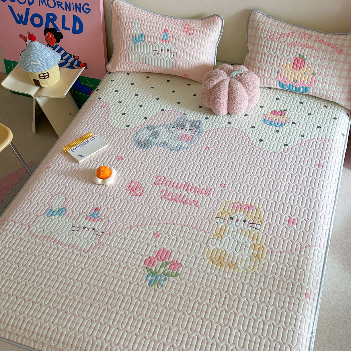 91家纺网 家纺一手货源 找家纺 美乐迪家纺2025新款凉感丝乳胶凉席夏被夏凉被空调被 猫咪聚会