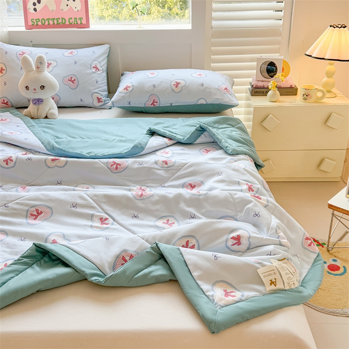 91家纺网 家纺一手货源 找家纺 雅颂缘 2025新款印花水洗棉新疆棉花夏被 爱心蝴蝶结