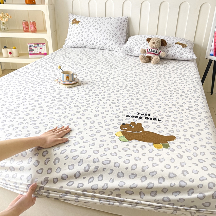 91家纺网 家纺一手货源 找家纺 雅居纺家纺 2025春夏新款全棉纯棉绣花A类老粗布单床笠床笠单件 奔跑小狗