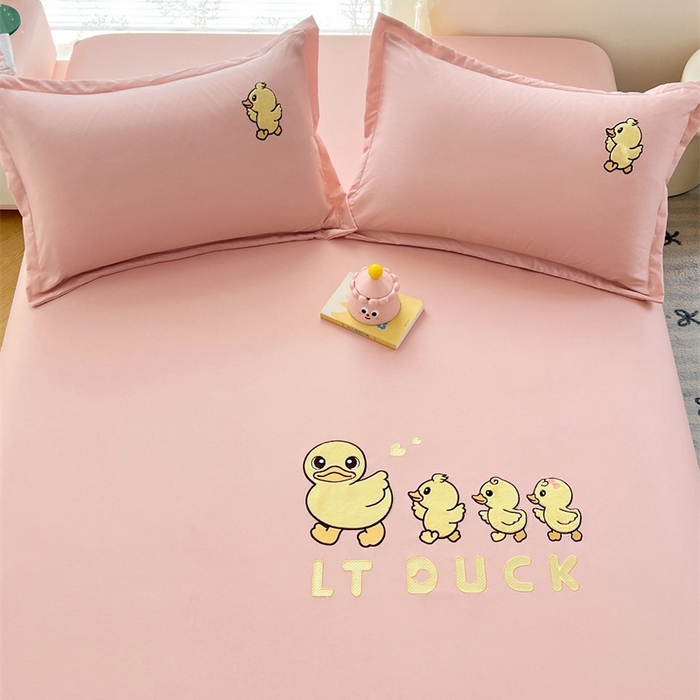 91家纺网 家纺一手货源 找家纺 梦舒羽 2025新款贴布绣针织棉双层纱枕套 旅行鸭-浅粉