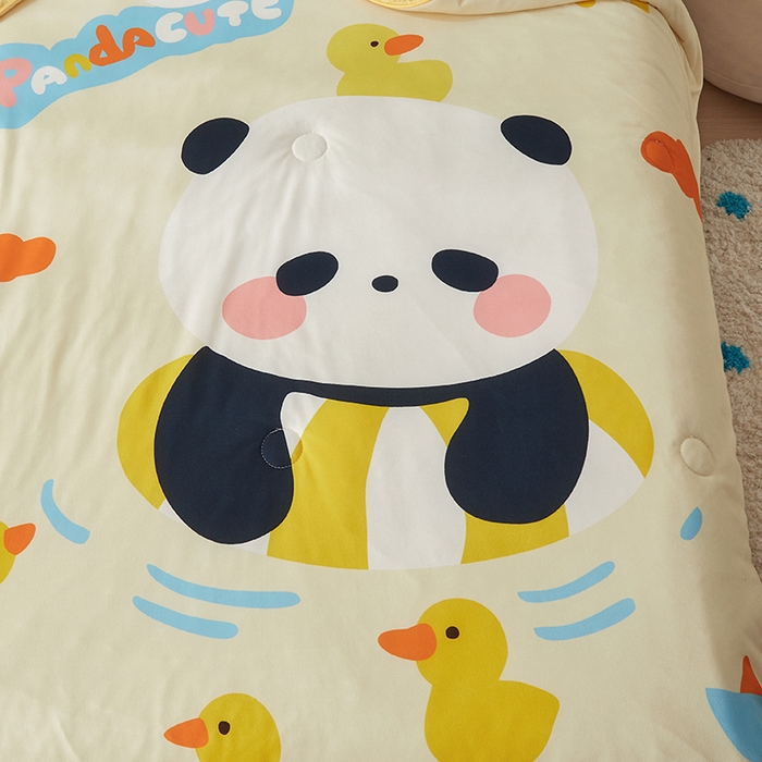 91家纺网 家纺一手货源 找家纺 荷马之梦 2025新款卡通数码印花大版针织棉儿童夏被-绵绵系列 童趣熊