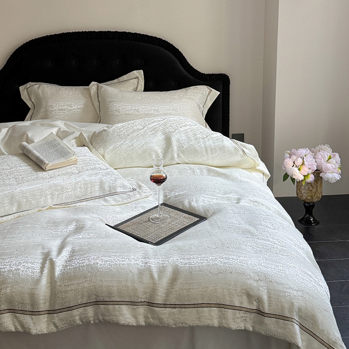 91家纺网 家纺一手货源 找家纺 优悦生活馆 2025新款冰丝亮丝提花四件套-白月光 珍珠白